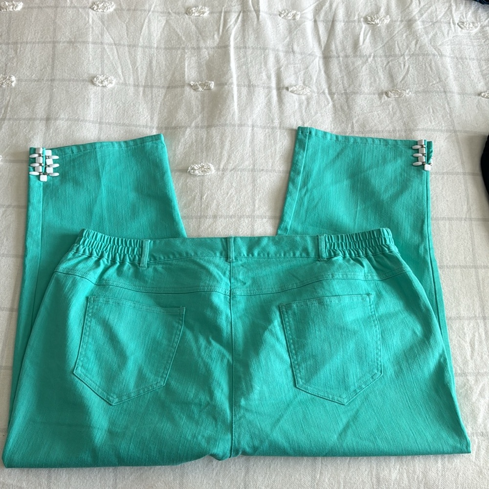 Ruby Rd. Teal green Capris - Picture 5 of 7